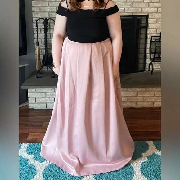 Semi-Formal dress with pockets! - Picture 5 of 5